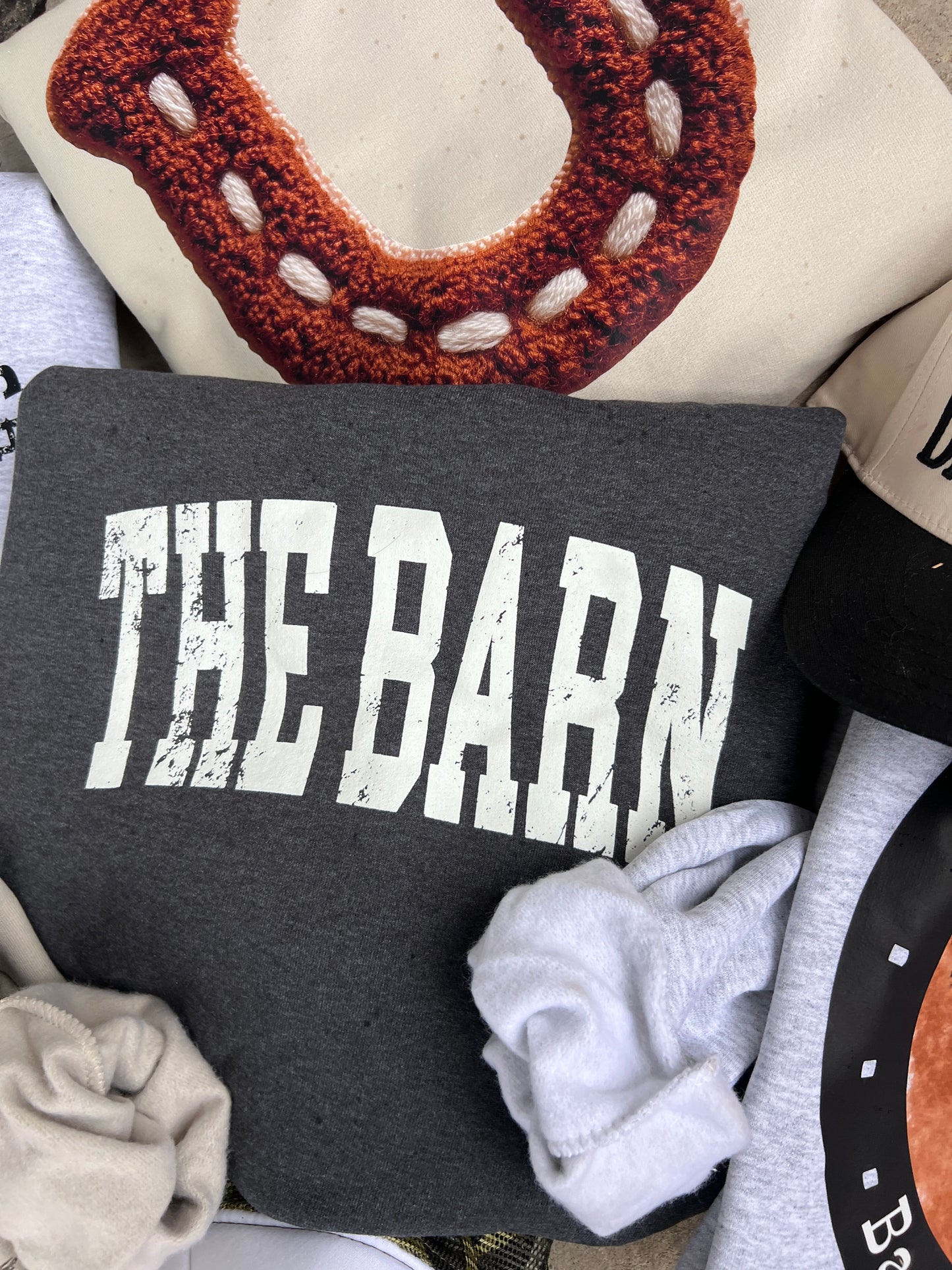 THE BARN Pullover