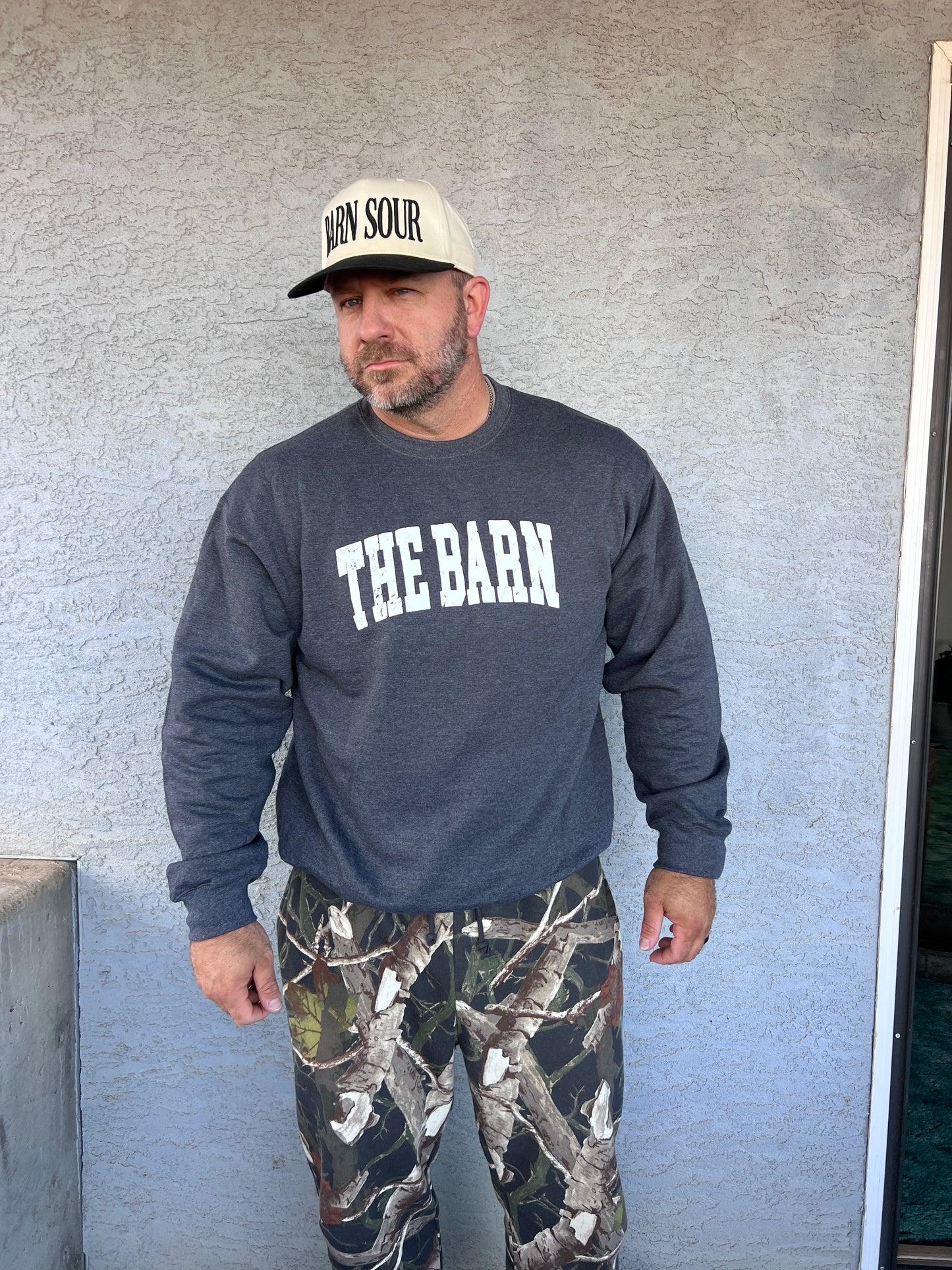 THE BARN Pullover